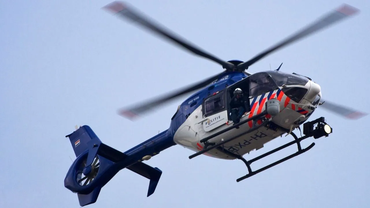 standaard nijkerk los helikopter politiehelikopter foto e dronkert cc by 20