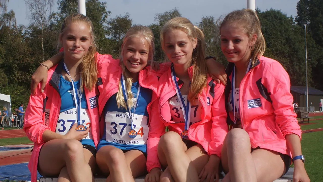 svlhiq2sbxw8pwyeipiggcy4f 2014 09 27 wagenveld zusjes