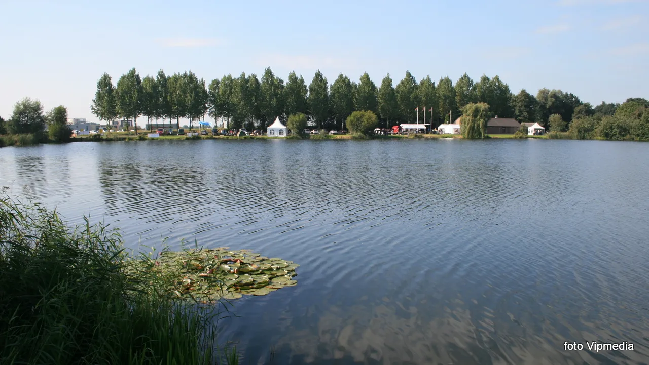 t43mz2e4xgt06h0igslbyxnyc 2013 09 26 karper watergoorplas