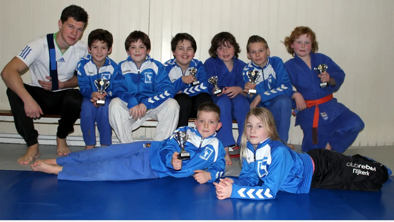 thmh8gp99jpq0jzzsigc3tu7t 2014 03 09 jackievdsjudogroothoutendeelnemers241mb