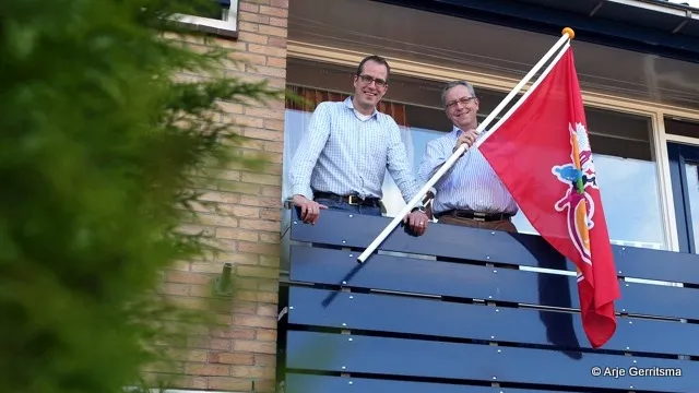 tsev4mqqvzzzgk9spyi1x1ujv 2013 11 18 vlaggenactie