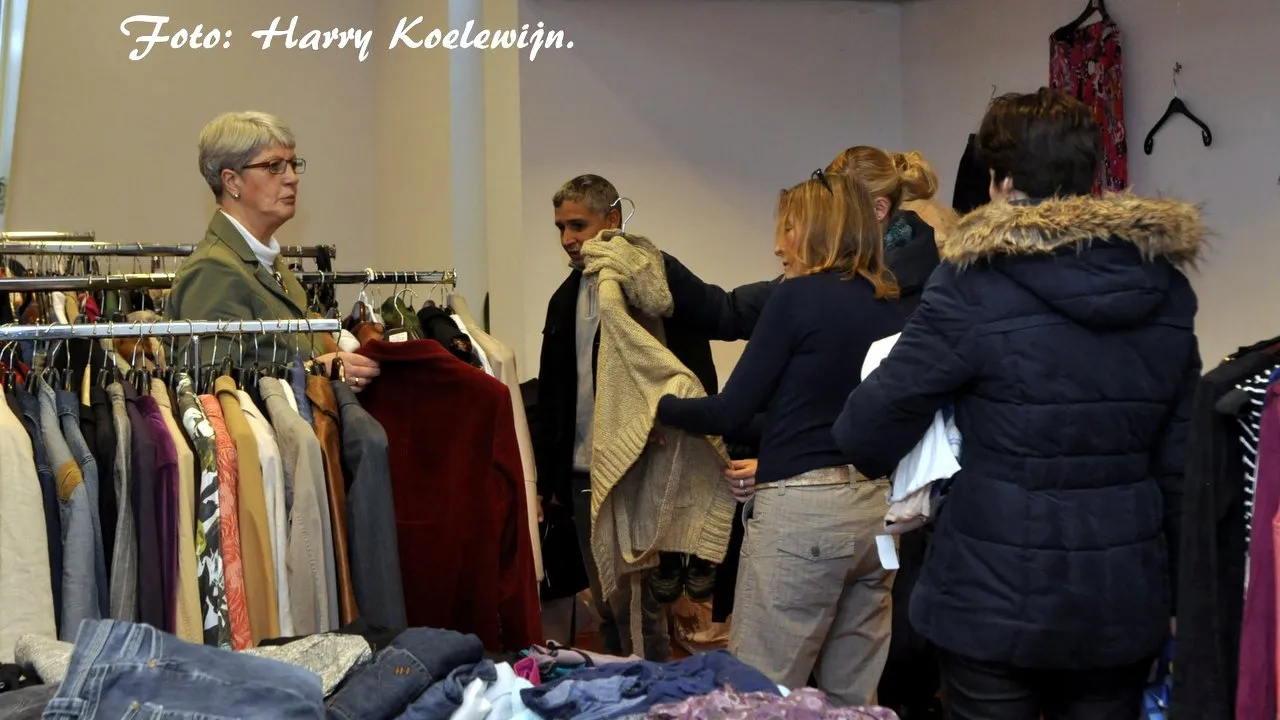 tutyxm63lzp44tng85ftfjti2 2014 02 08 kledingbeurs kenia 3