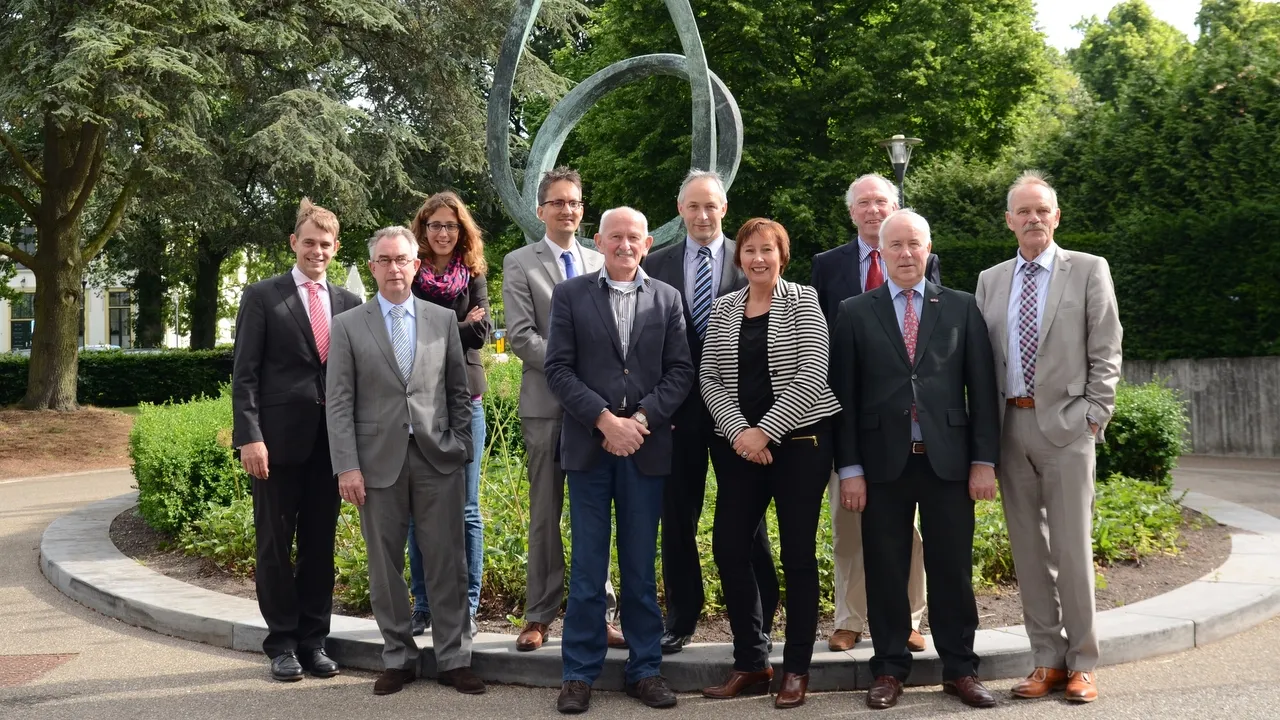 u2wk83earekvvzuq2zmyc4l2t 2013 06 28regio foodvalley bestuurders stemmen in met ontwerp