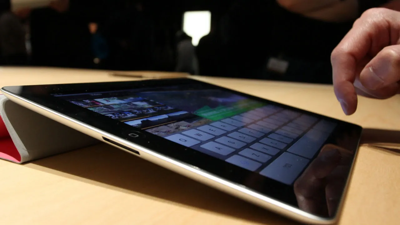 ub1styn9mc2excq61chart3i3 ipadtabletcomputerinternetappsfotorobertscoblecc by 2