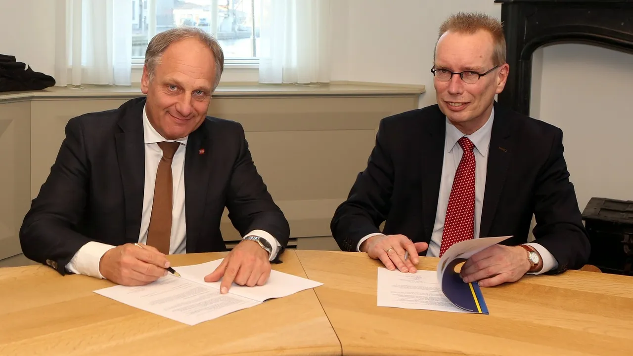 vec4y94j2439cukx447qlr6cv 2013 12 10 convenant bd