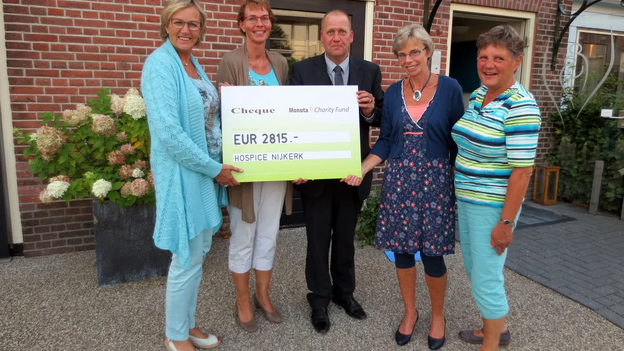 w65y10izyi05jupu3mcrqoyej 2014 09 09 hospice uitreiking cheque troostboom