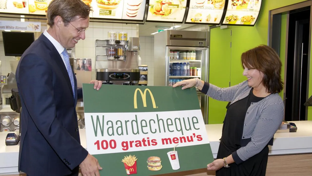 ws3xg2i4jo9gk2ss3mfre83h8 2013 07 30 mcdonalds 6 nijkerk schenkt 100 gratis menus aan s