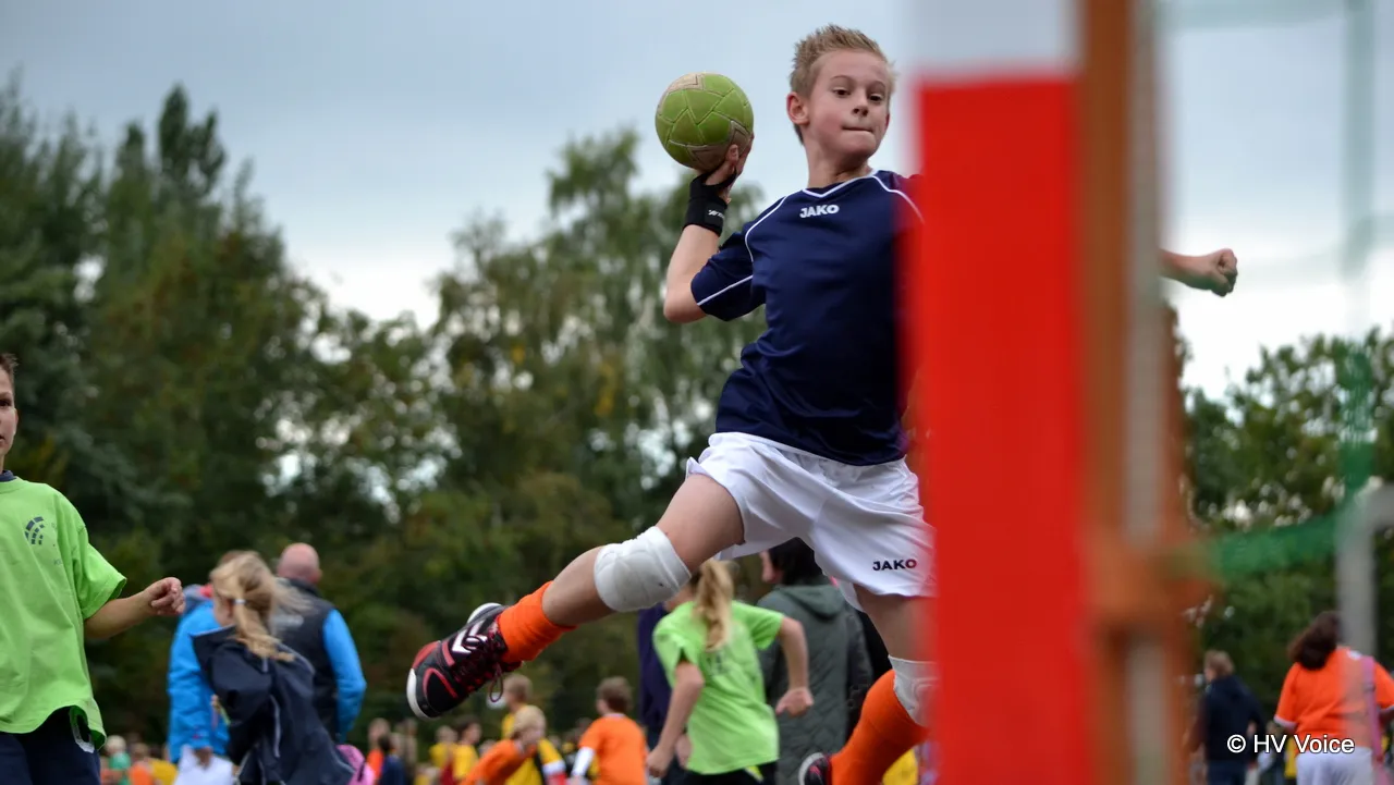 y417nv36q5ubhtqv6hpl10htt 2013 10 13 schoolhandbal voice 4