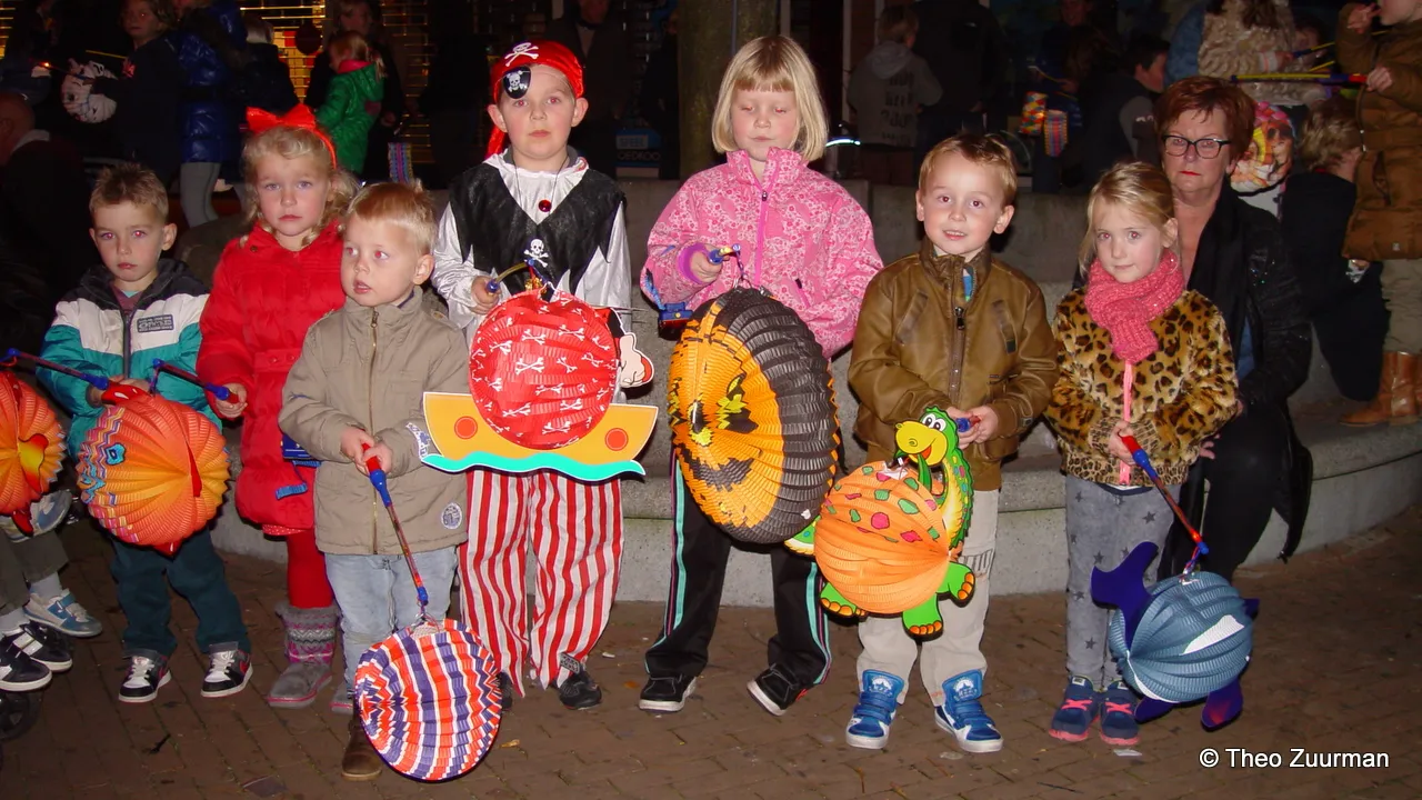 yfrg69n6ityaysbj4bgq70eai 2014 11 02 lampionnenoptocht 1