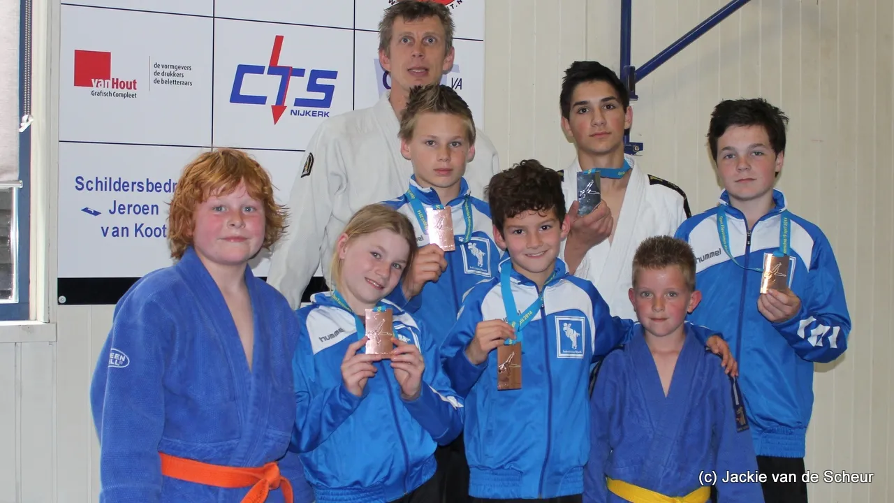 znyfcfmrc3wmyj77u983gz0he 2014 04 28 judoofkdeelnemers krantversie 266mb