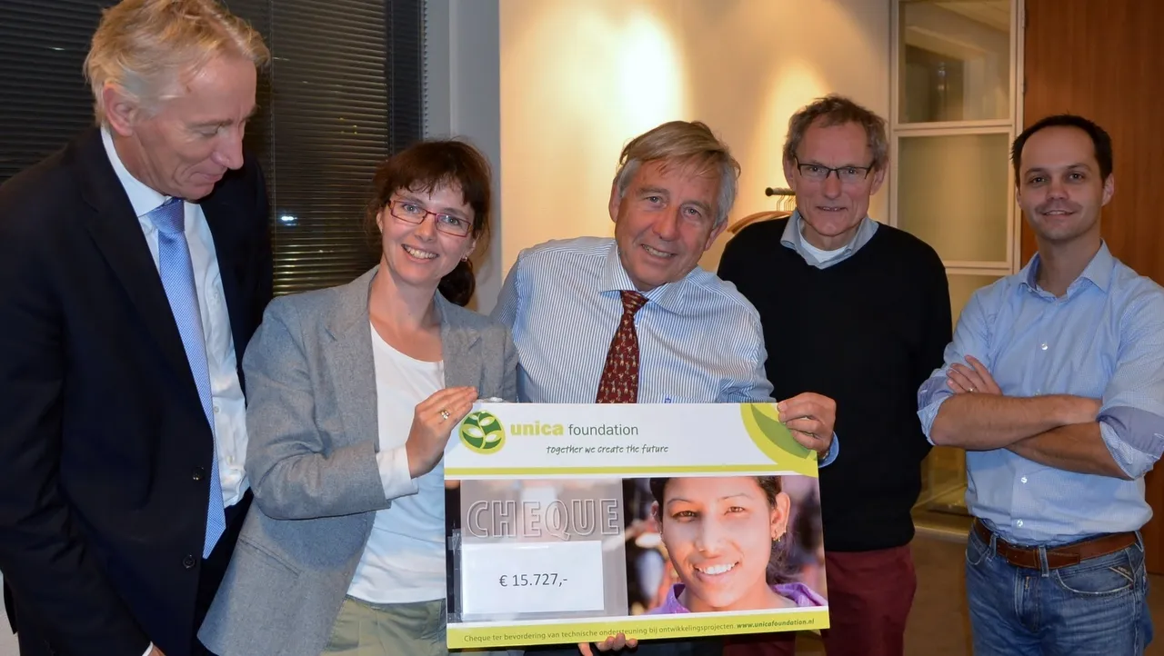zog9vaffpoe1kn3qjaxnpvtvg 2014 12 01 unica overhandiging cheque opbrengst welloop