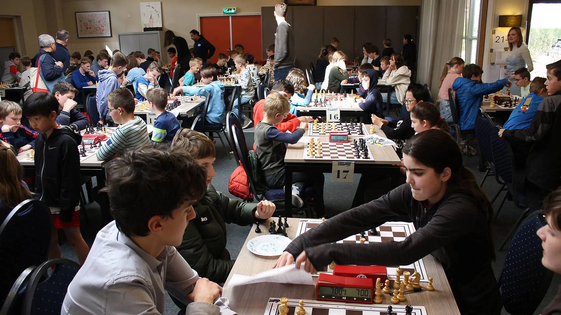 2025 03 30 schaken toernooi in volle gang 2