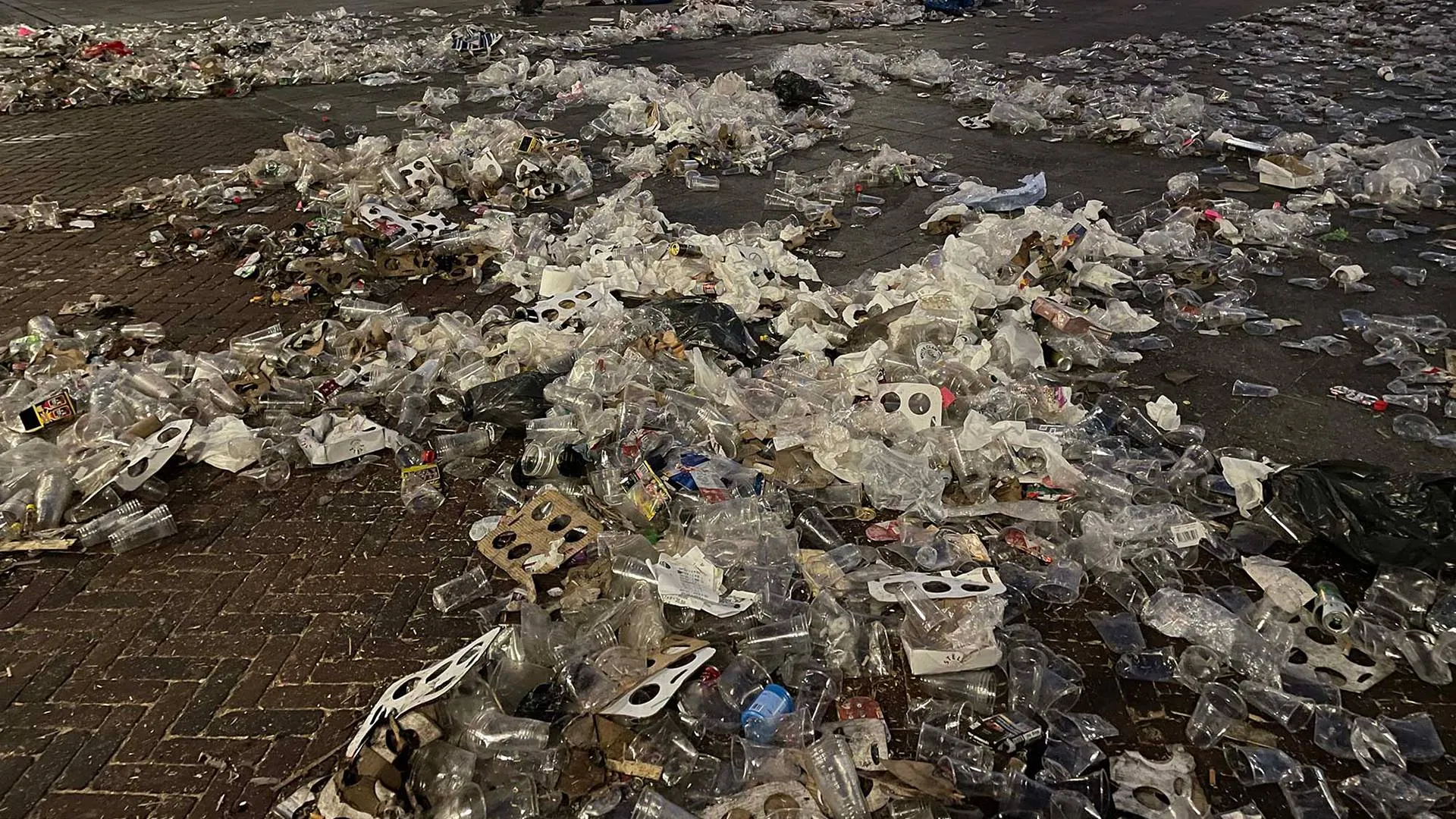 2025 04 17 plastic troep in centrum 2