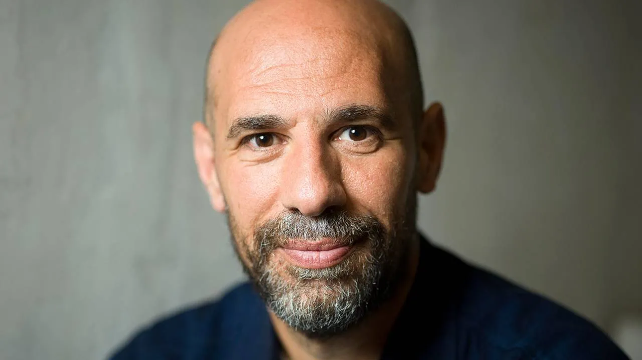 Schrijver Abdelkader Benali in Bibliotheek Nijkerk