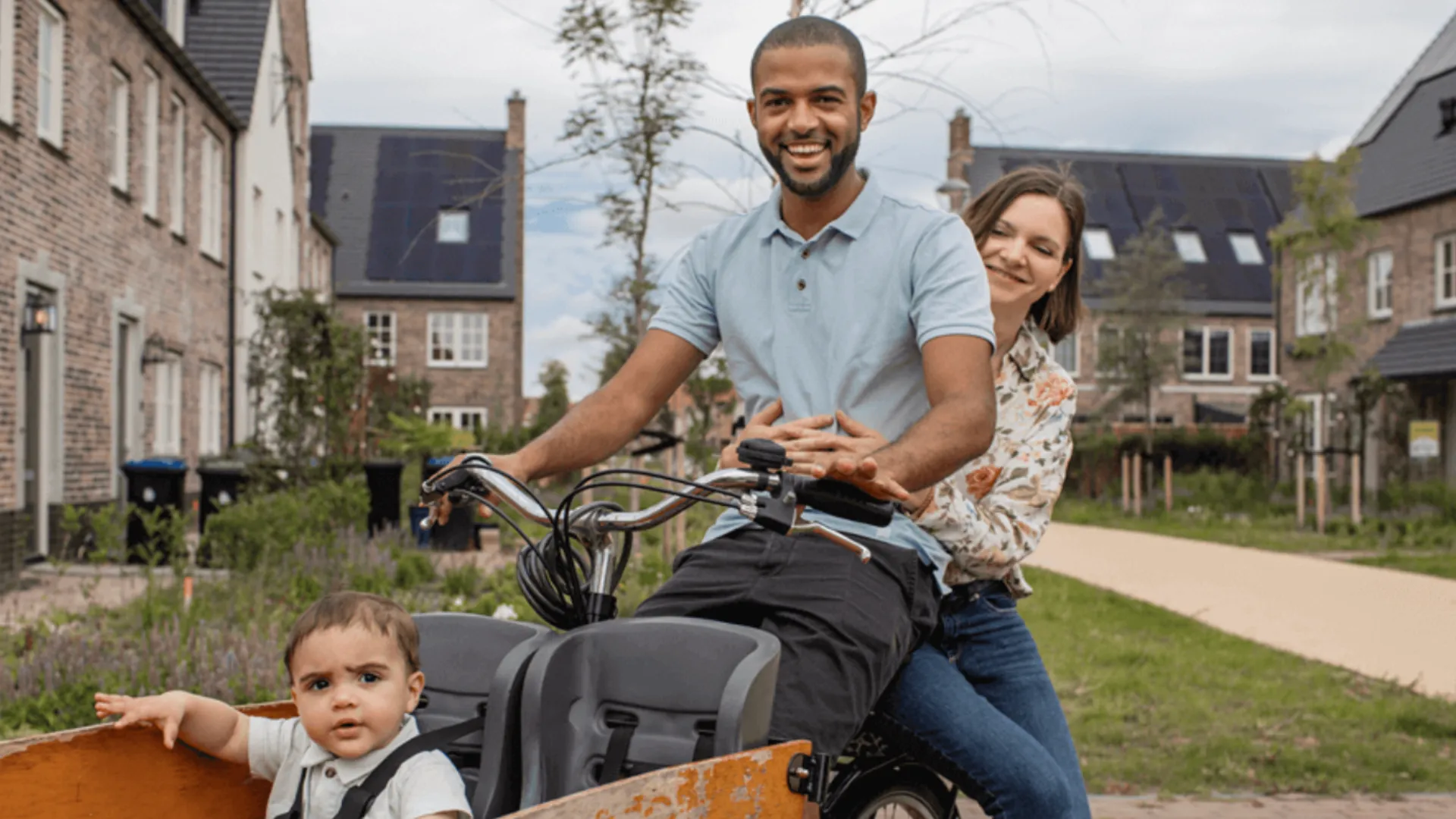 2025-10-31 man op fiets met kinderen