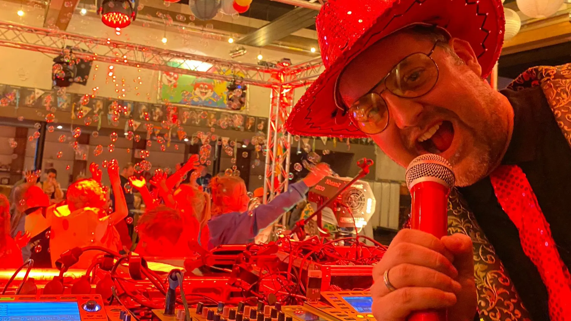 2025-11-03 johnny glitter 1