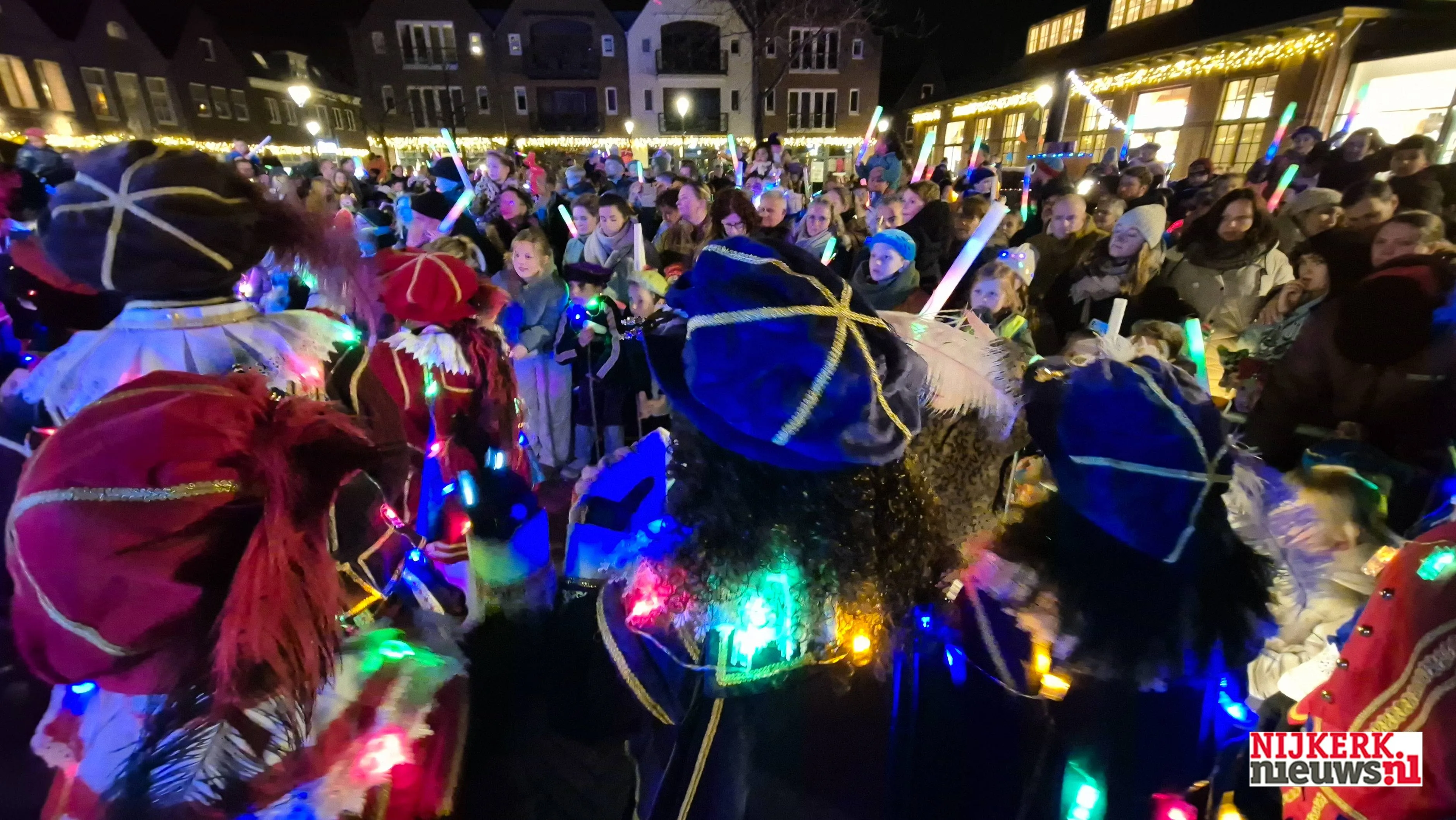 2025-11-28 goede sint lichtjesoptiocht-4
