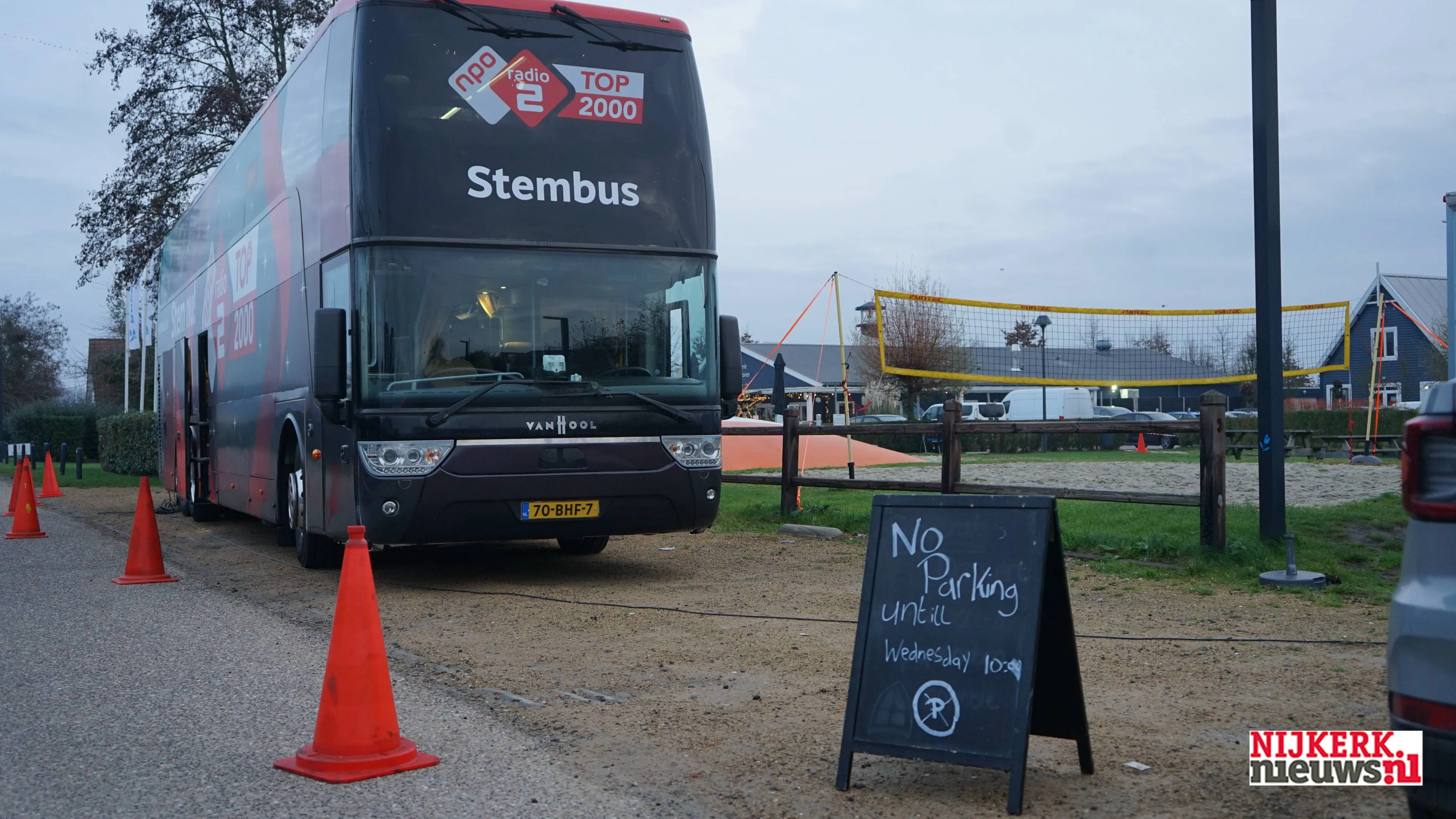 2025-12-03 stembus top2000 vuurtoren-01