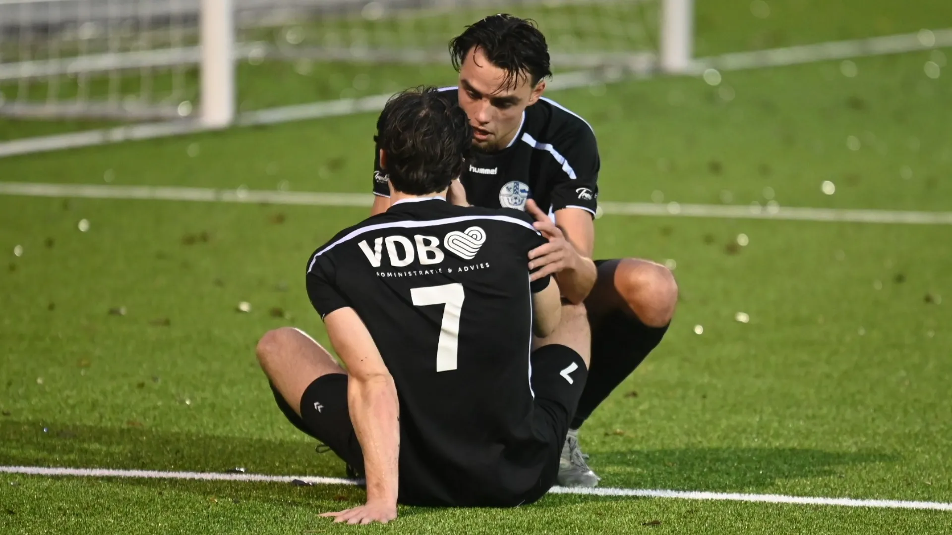 2025-12-06 Veensche Boys sprokkelt puntje binnen in laatste seconde