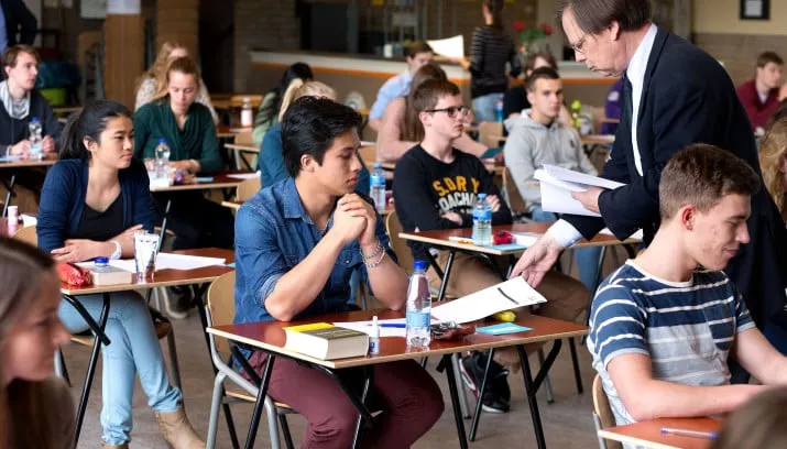 eindexamens scholieren tentamen toets hq novum 715x408