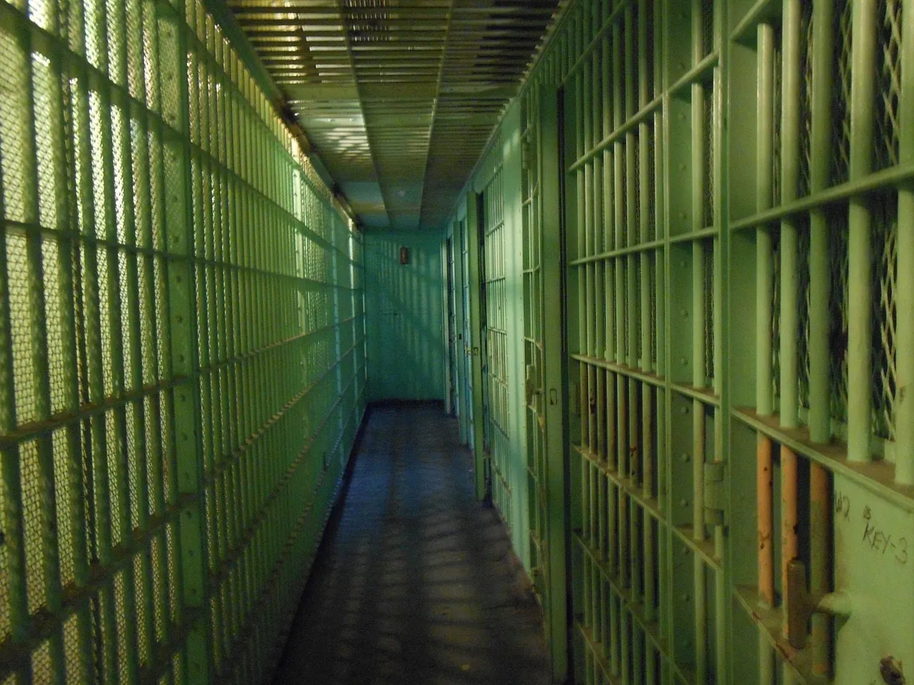 jail cells 429638 1280