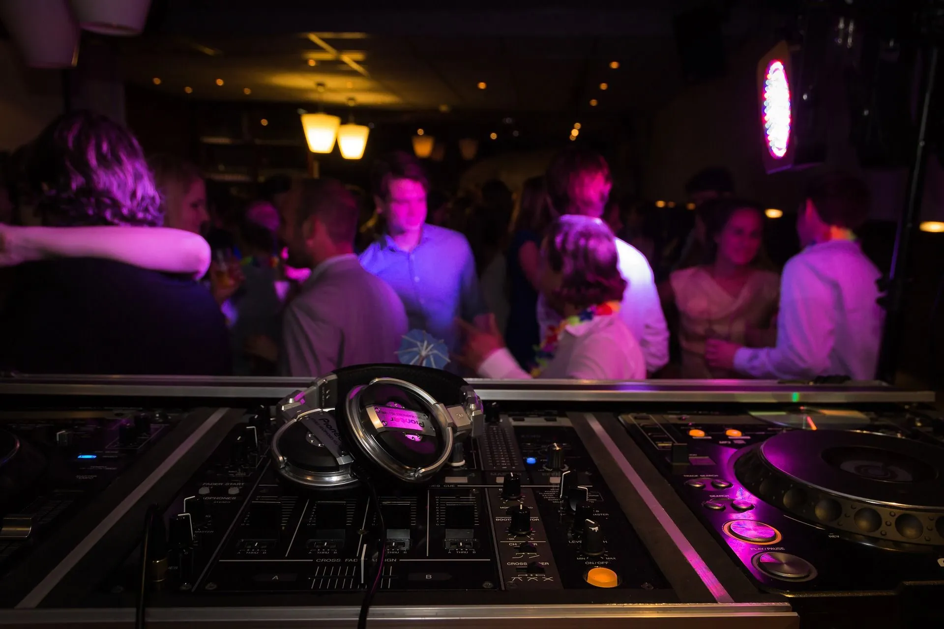 party pixabay 1920