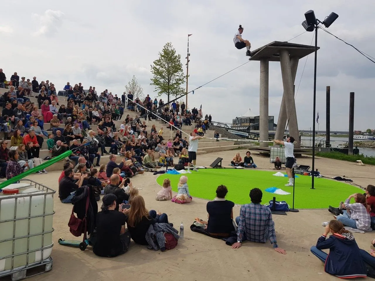 persbericht artiesten gezocht voor openluchttheater podium aan de waal