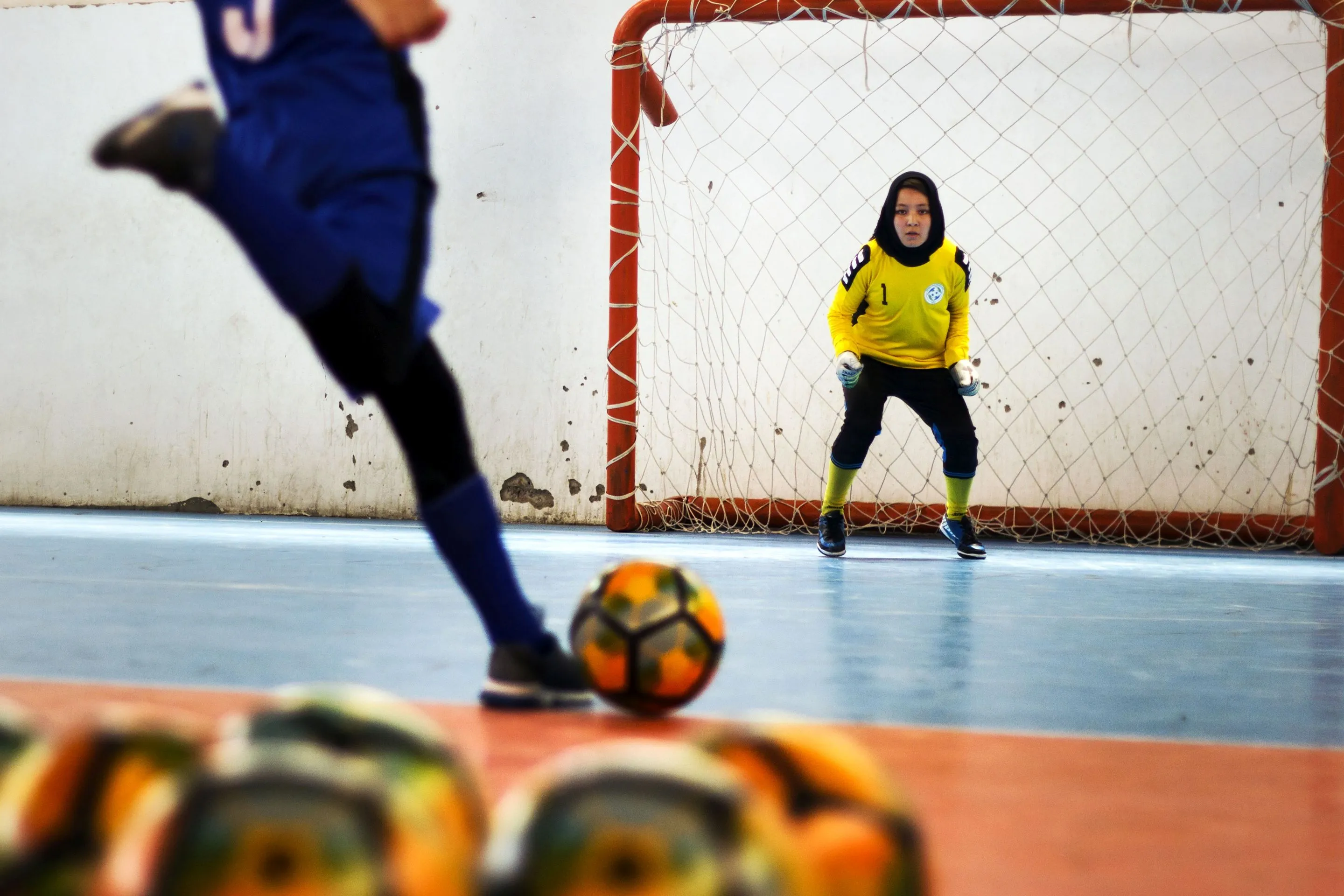 persbericht foto expositie over afghaanse vrouwen die taboes doorbreken in lindenbergklein foto nilofar niekpor zamani