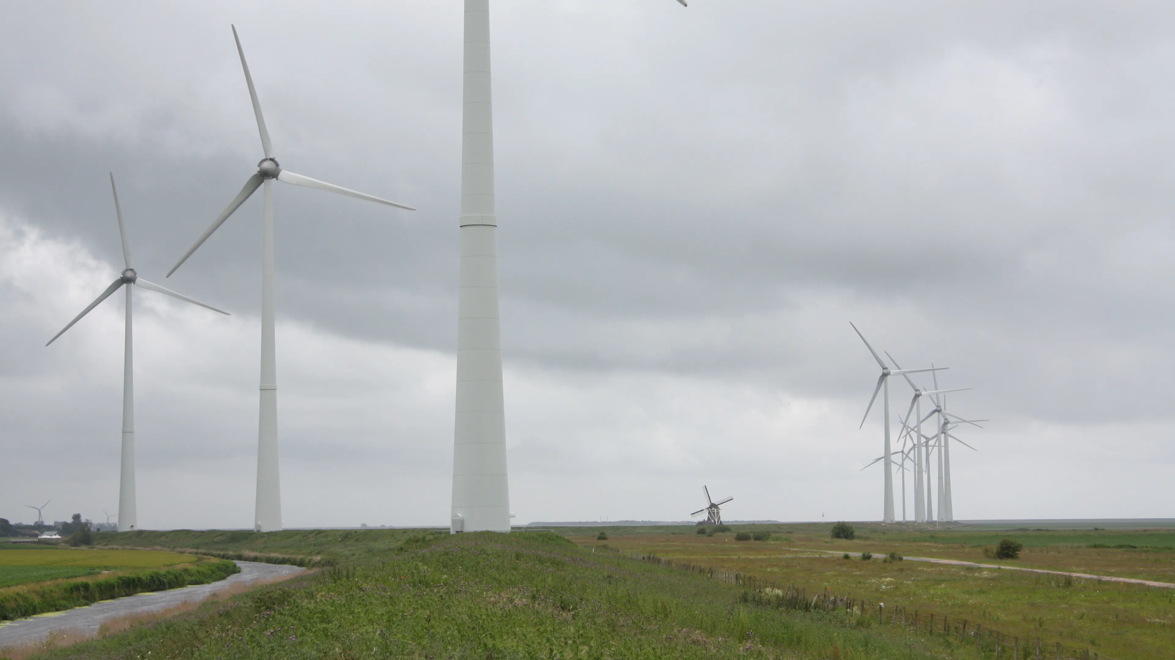 windmolen de goliath in de eemshaven e1429646785865