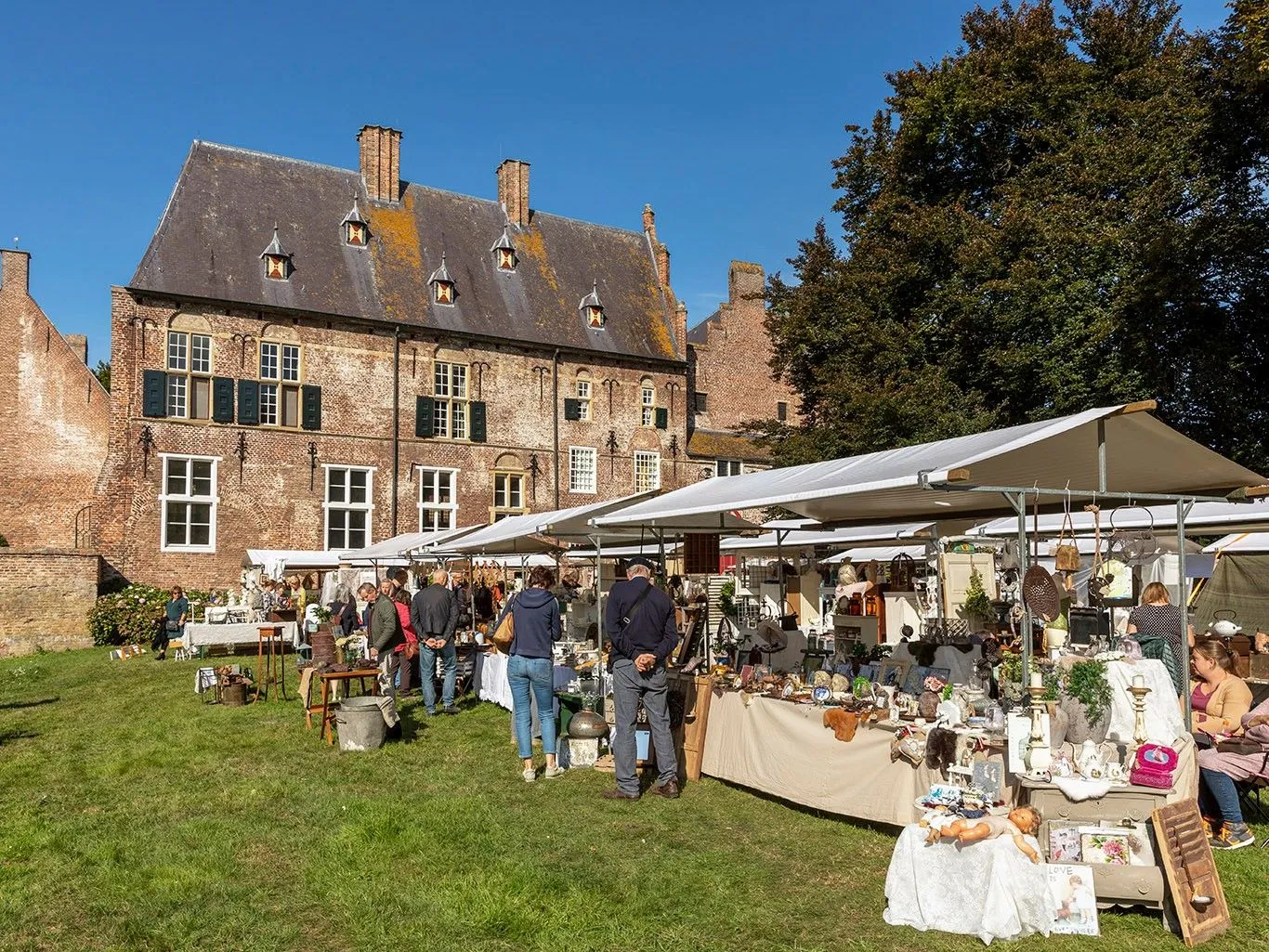 brocantefair hernen voor kasteel