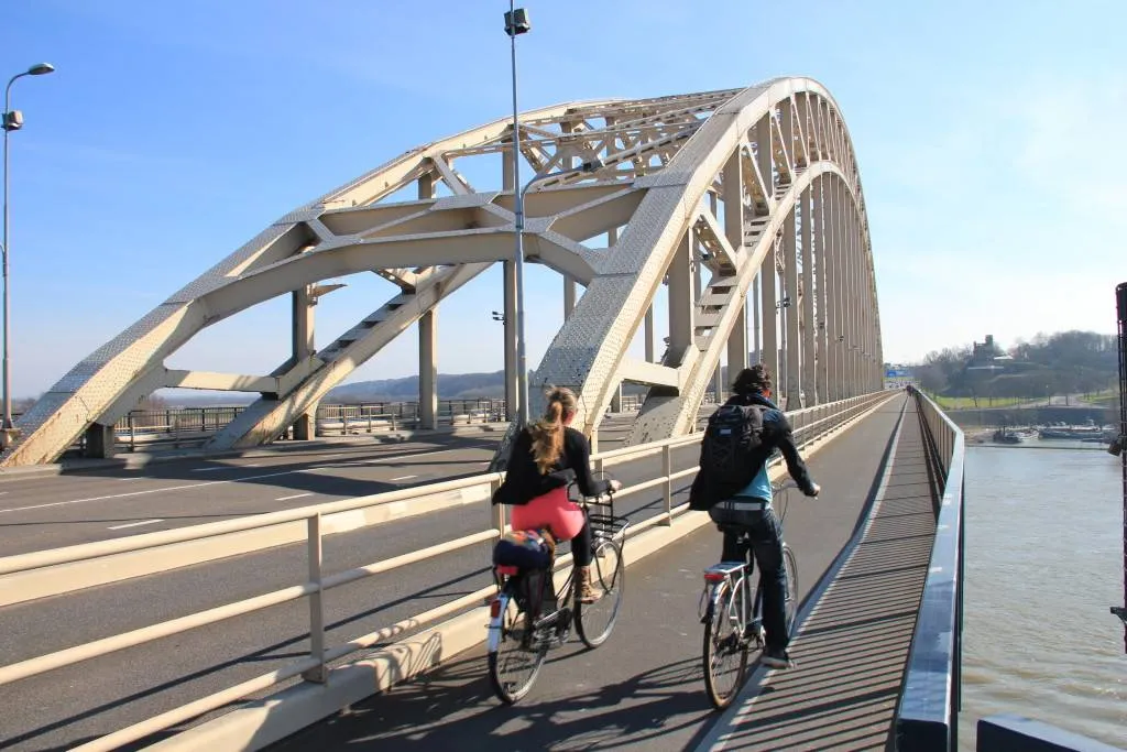 Waalbrugfietsers