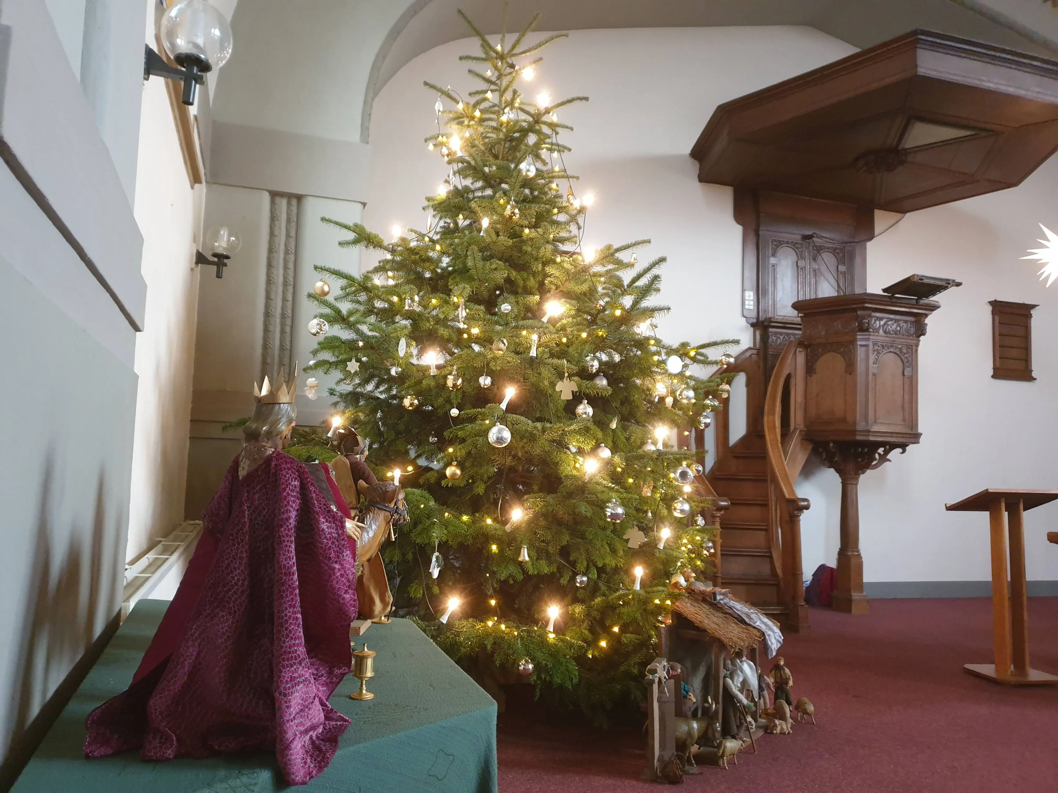 Zingen bij de kerstboom Lutherse keri