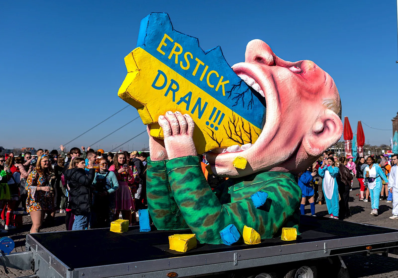 Carnavalswagen Düsseldorf 2022. Bron Riahi Hojabr.