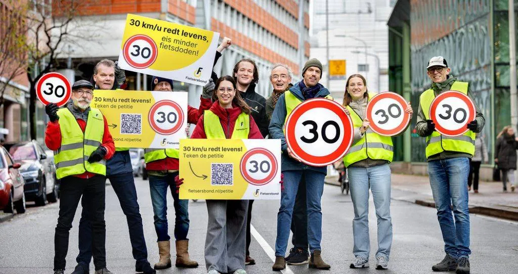 Maak 30 km_u de norm in de bebouwde kom! - Fietsersbond
