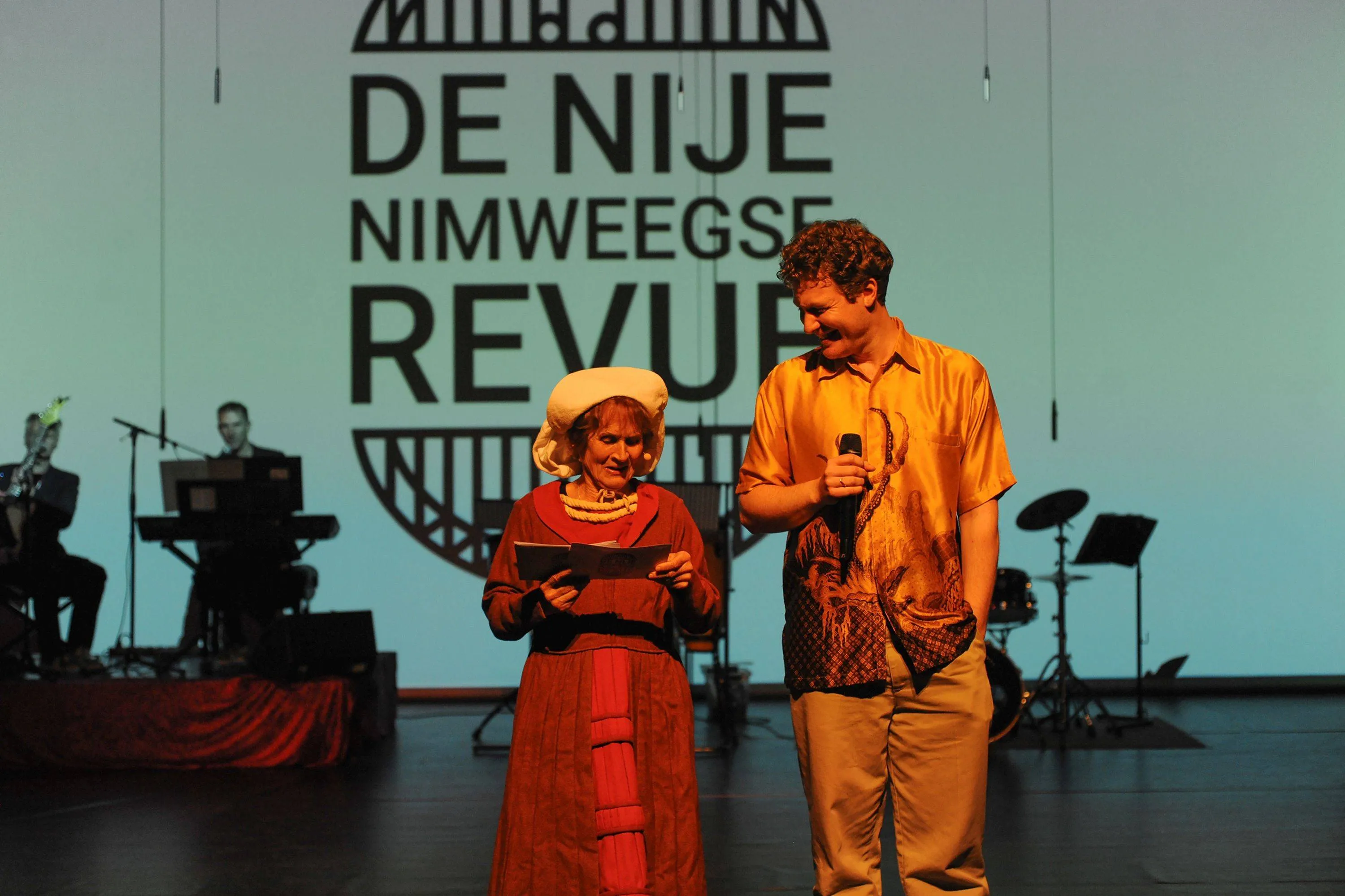 PERSBERICHT Viering van Nijmegen en haar dialect tijdens tweede editie Nije Nimweegse Revue_fotograaf Frijke Coumans