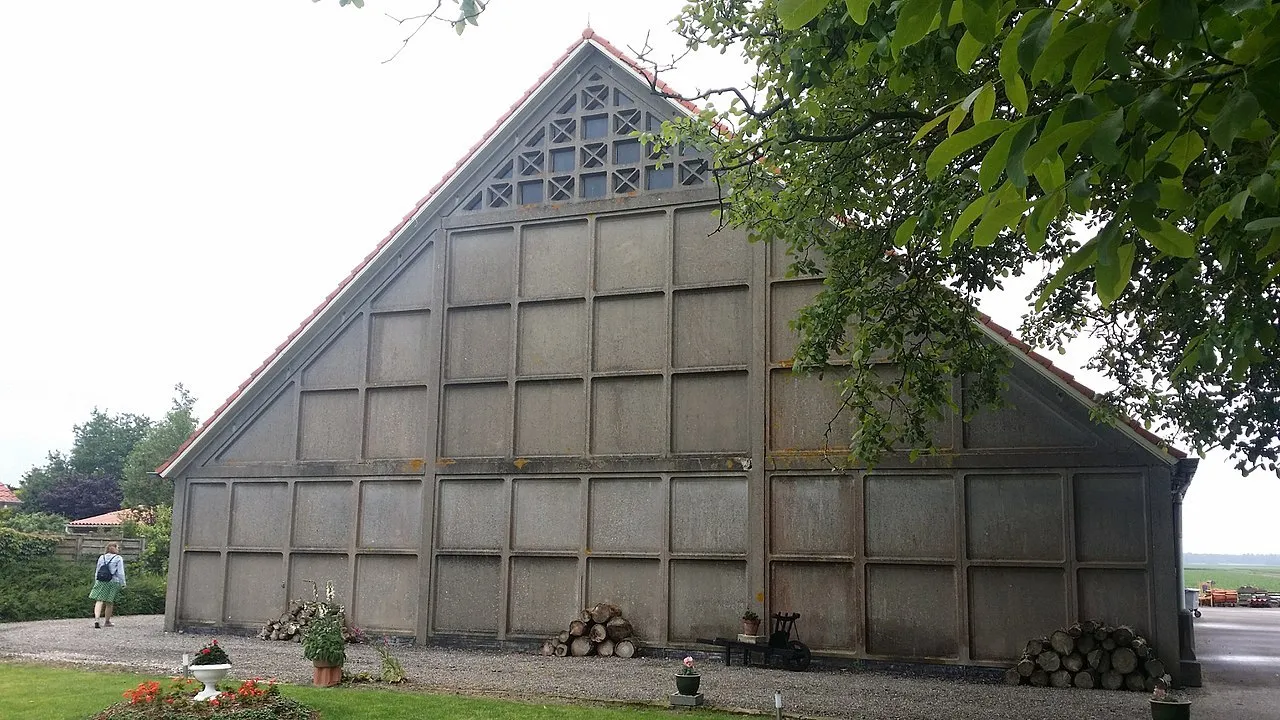 1280px schokbetonschuur flevoland 2015 06 13 143533