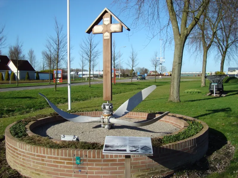 230267 marknesse monument voor geallieerde vliegers w800 h600
