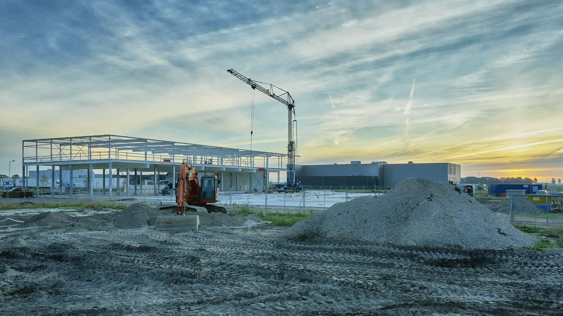 bedrijfspand in aanbouw urk provincie flevoland