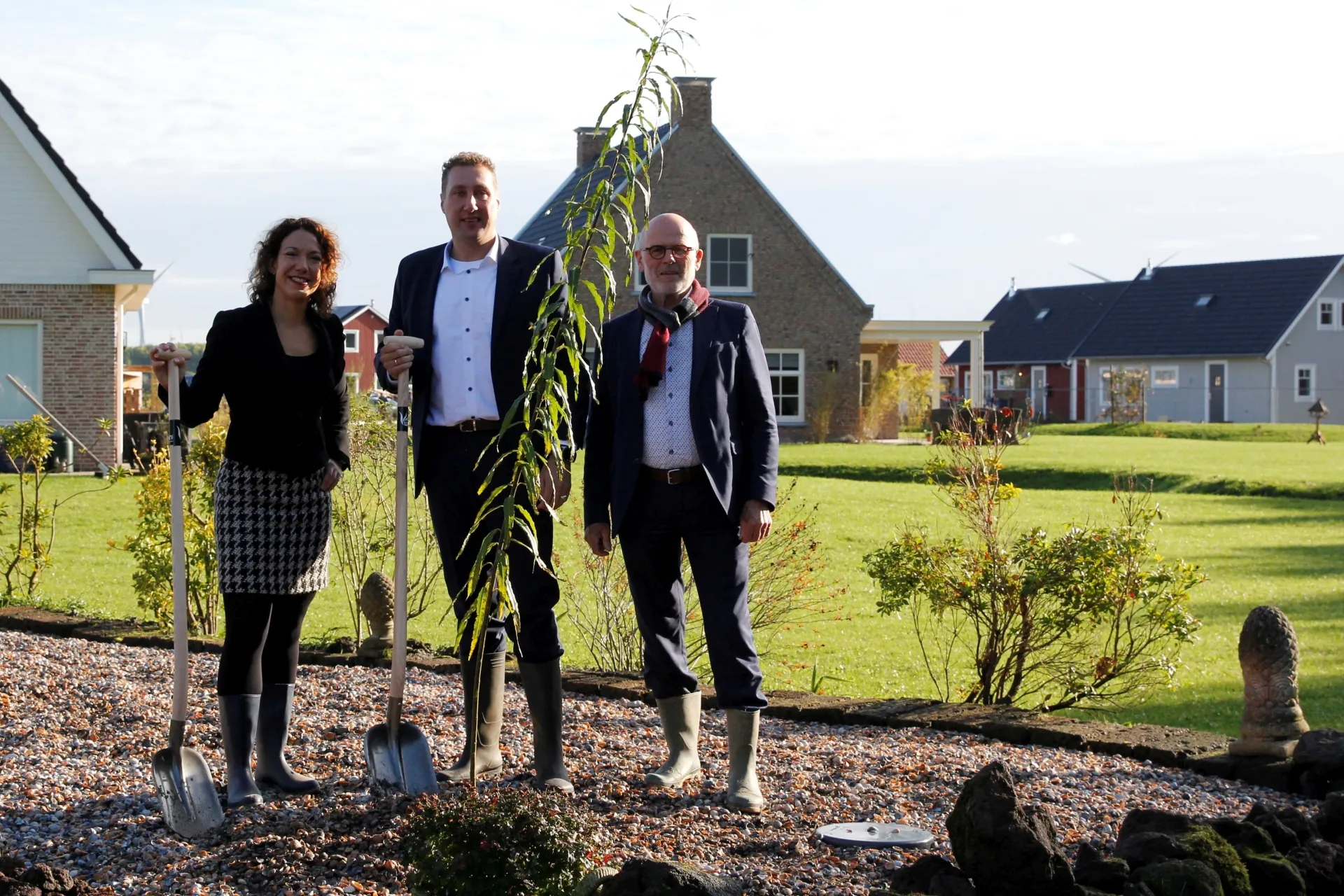 bestuurders planten wilg bij start waterlab flevoland foto persbericht