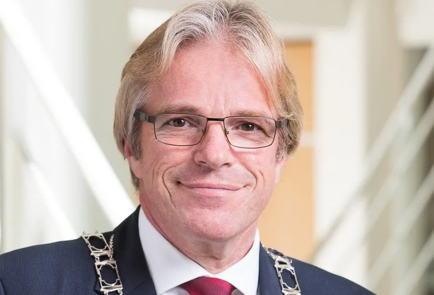 dvrtrzlxqaaazd2jpg large e1545815336858