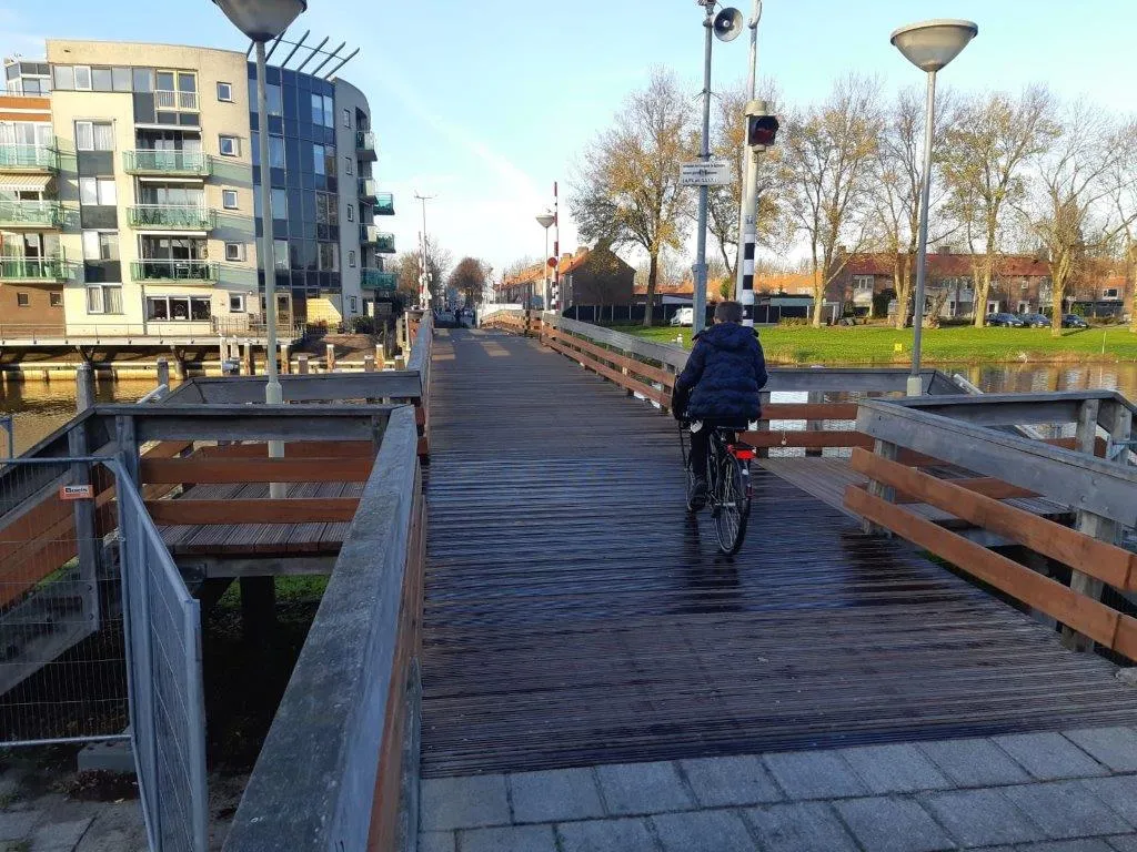 fietsbrug zuiderkade eq5ni1pxaaup6pi