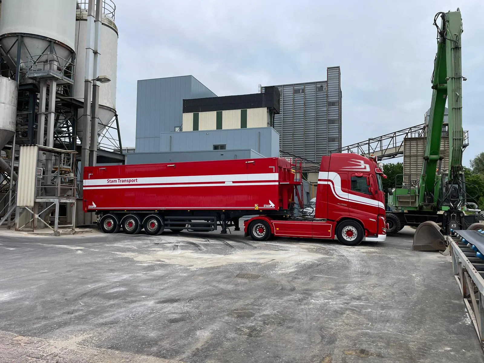 foto vrachtwagen stam bij persbericht