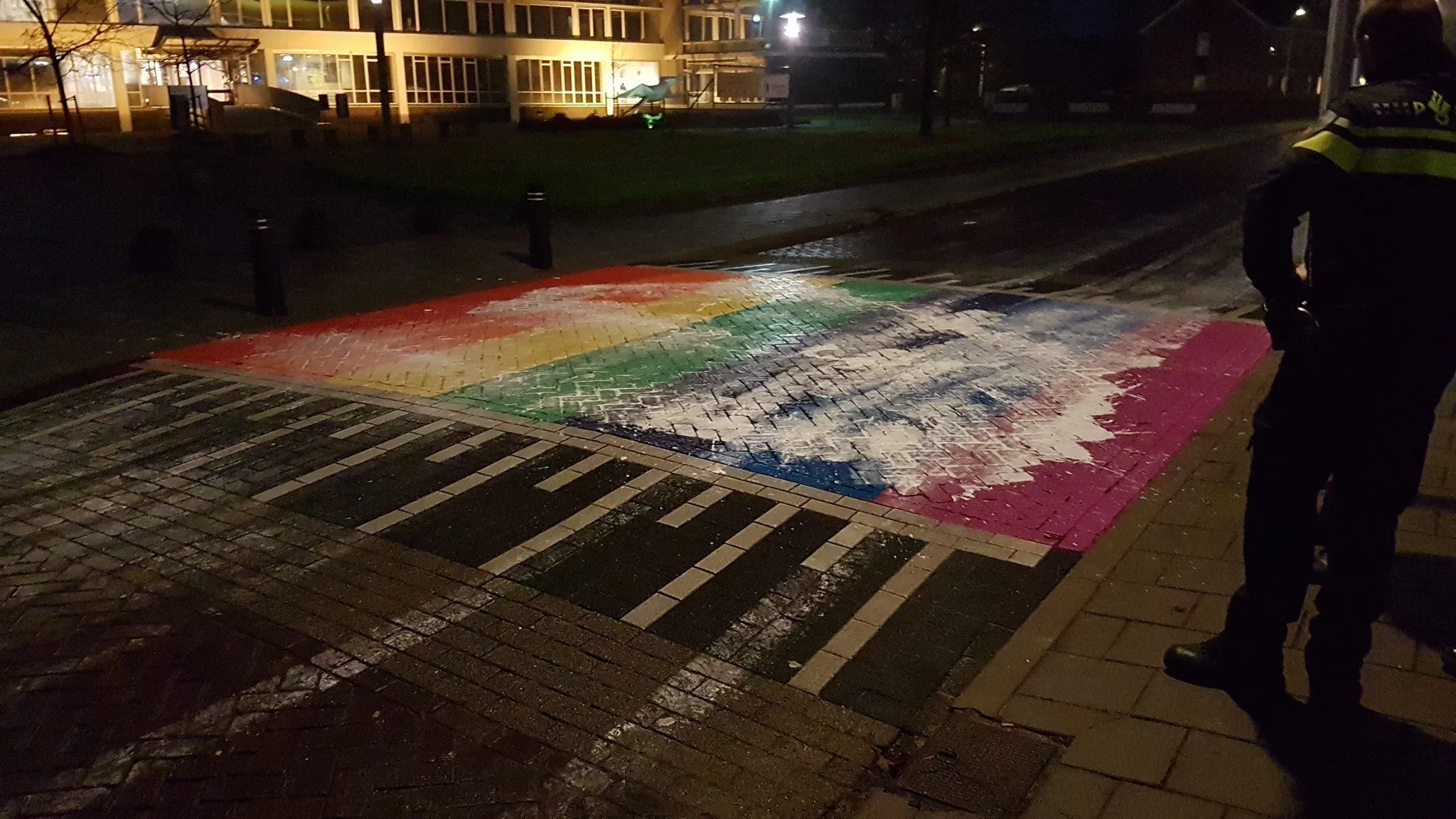 regenboogpad emmeloord besmeurd politie nopurk