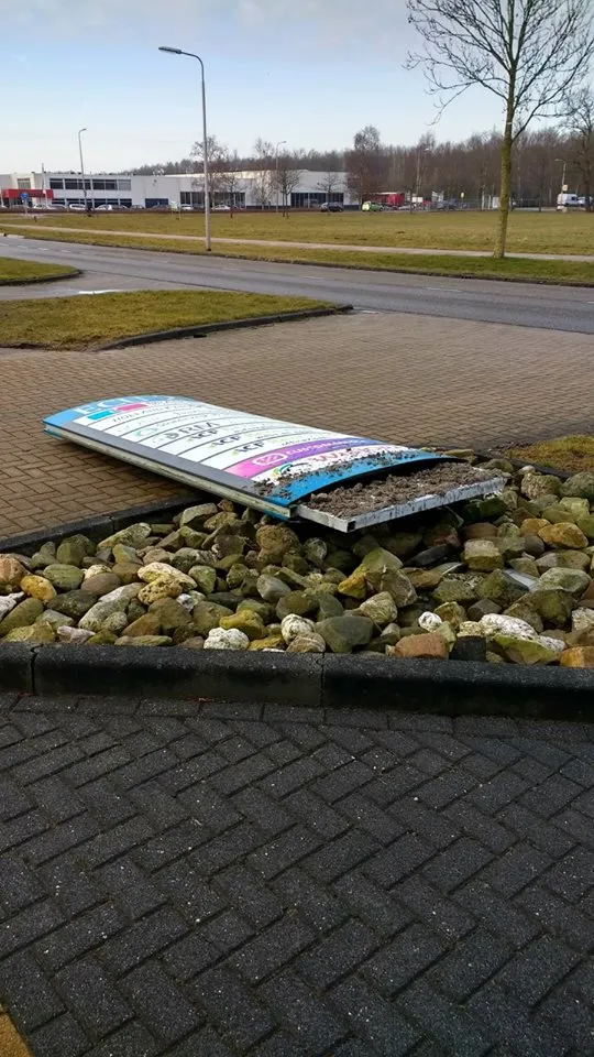 vernieling reclamebord ecu 2 pol nop