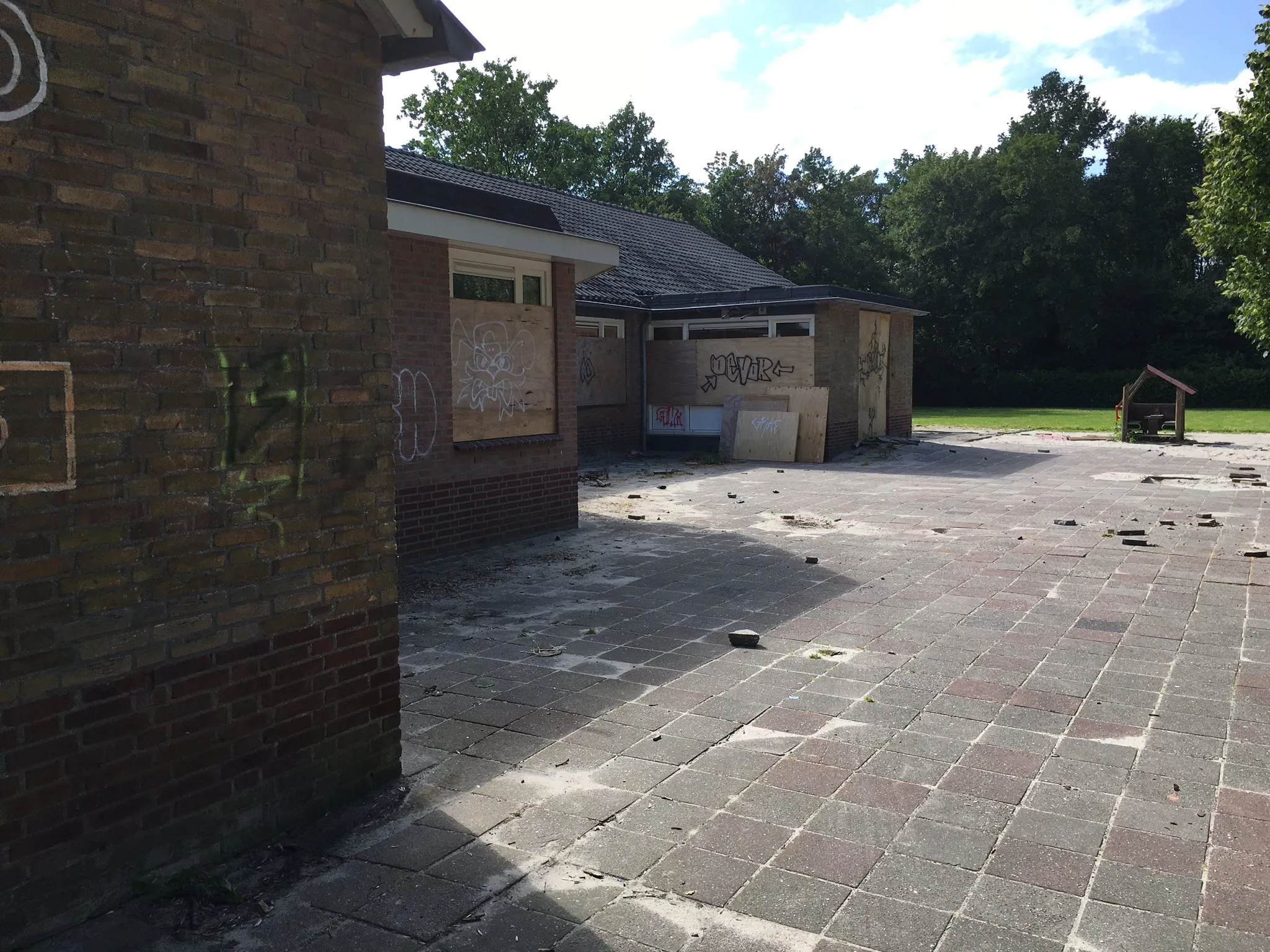 vernielingen op verlaten plein mariaschool at wijkagtcobussen