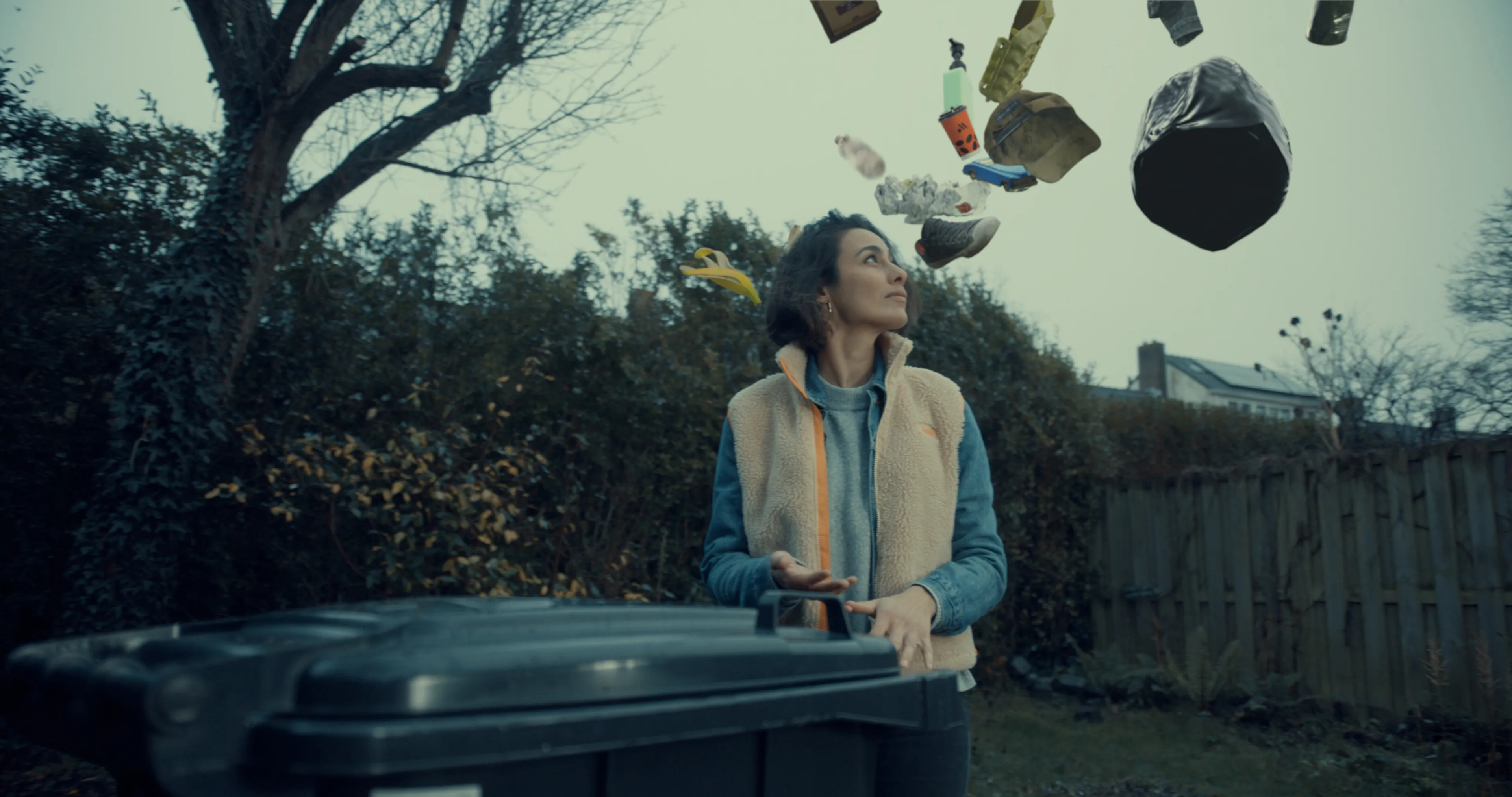 vrouw afvalwolk wij gaan voor afvalvrij