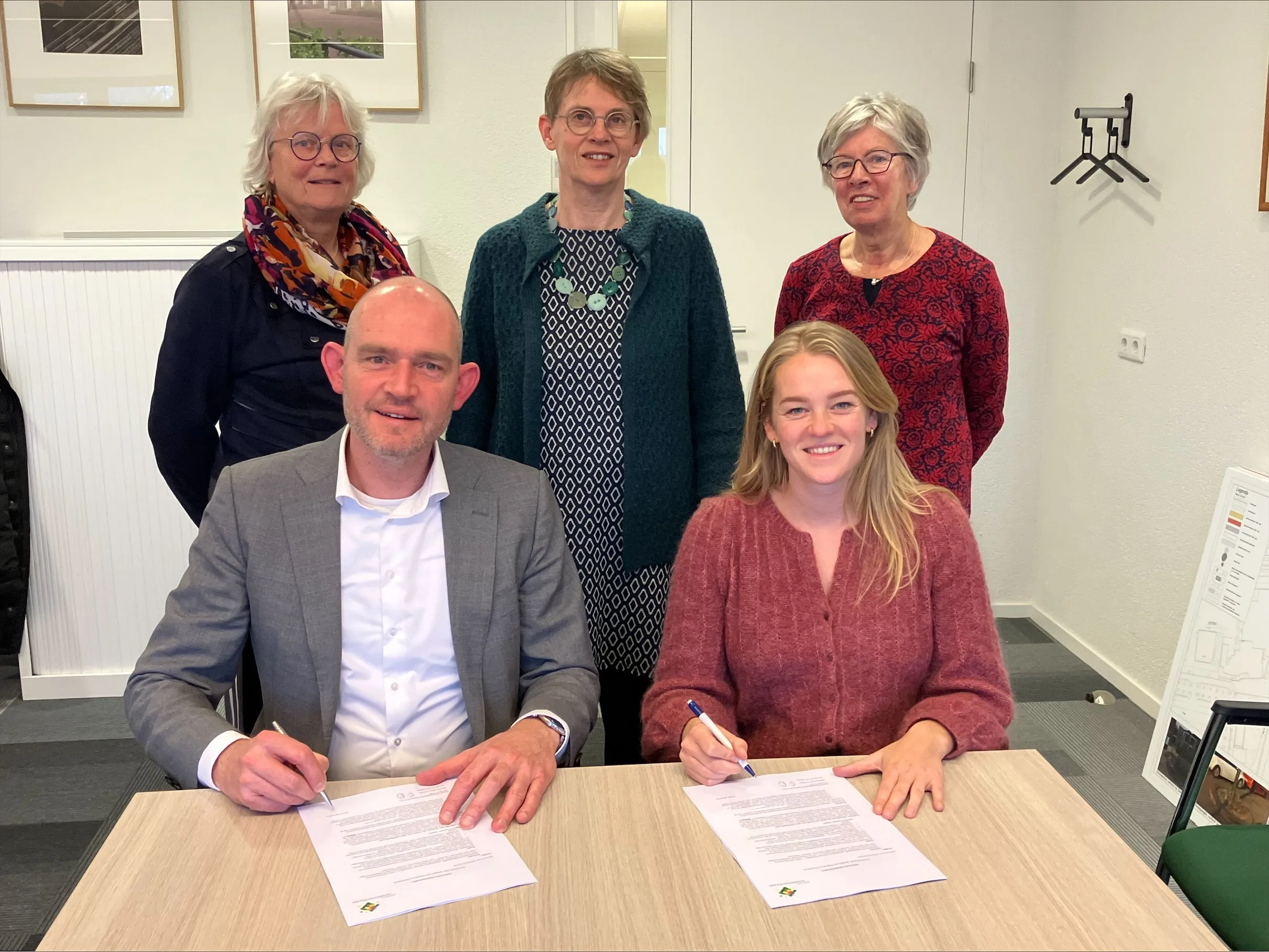 20251127 Knarrenhof ondertekening
