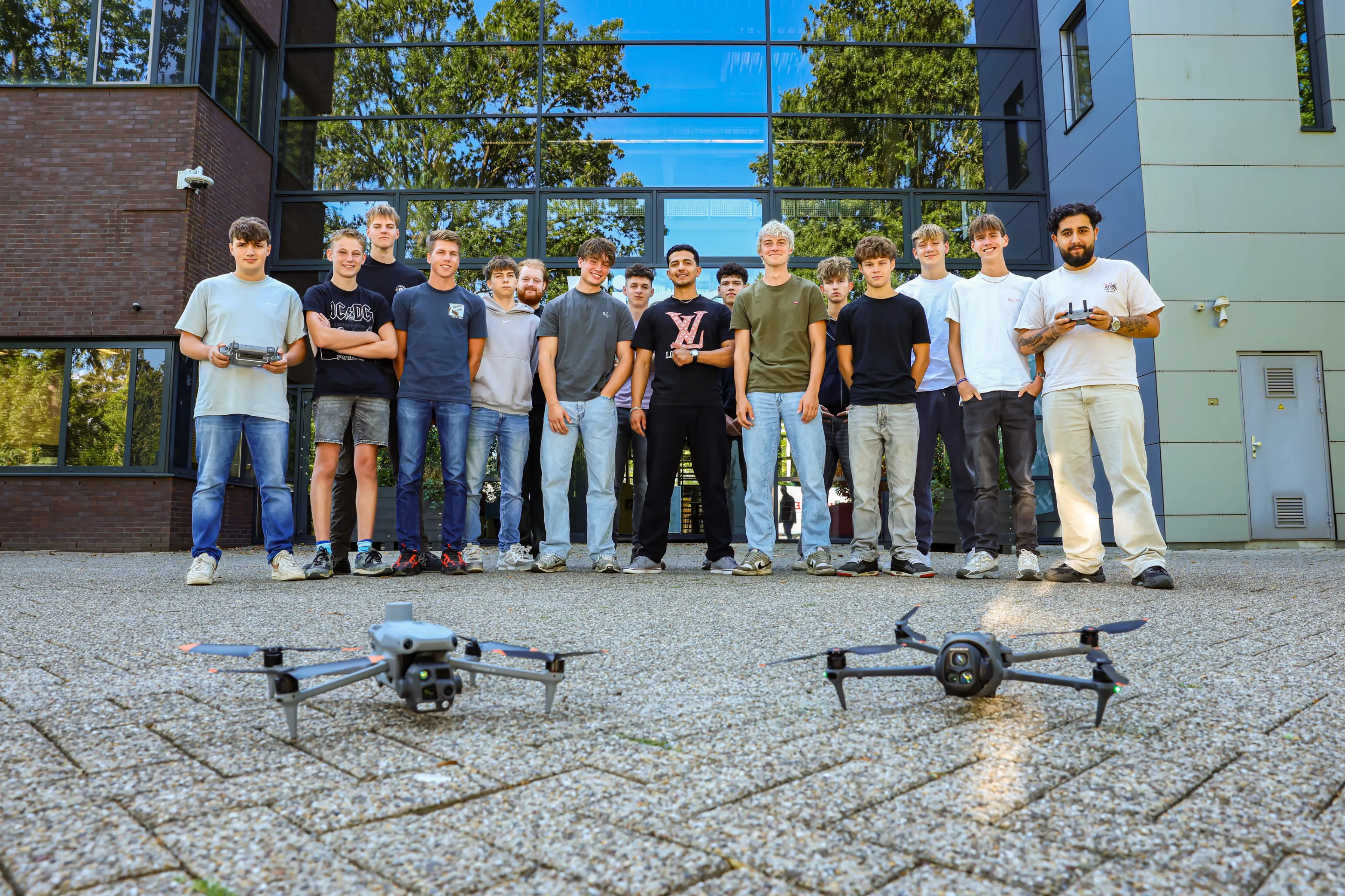 20260826_JKM_Groepsfoto-horizontaal_drone-opleiding-Firda-Emmeloord