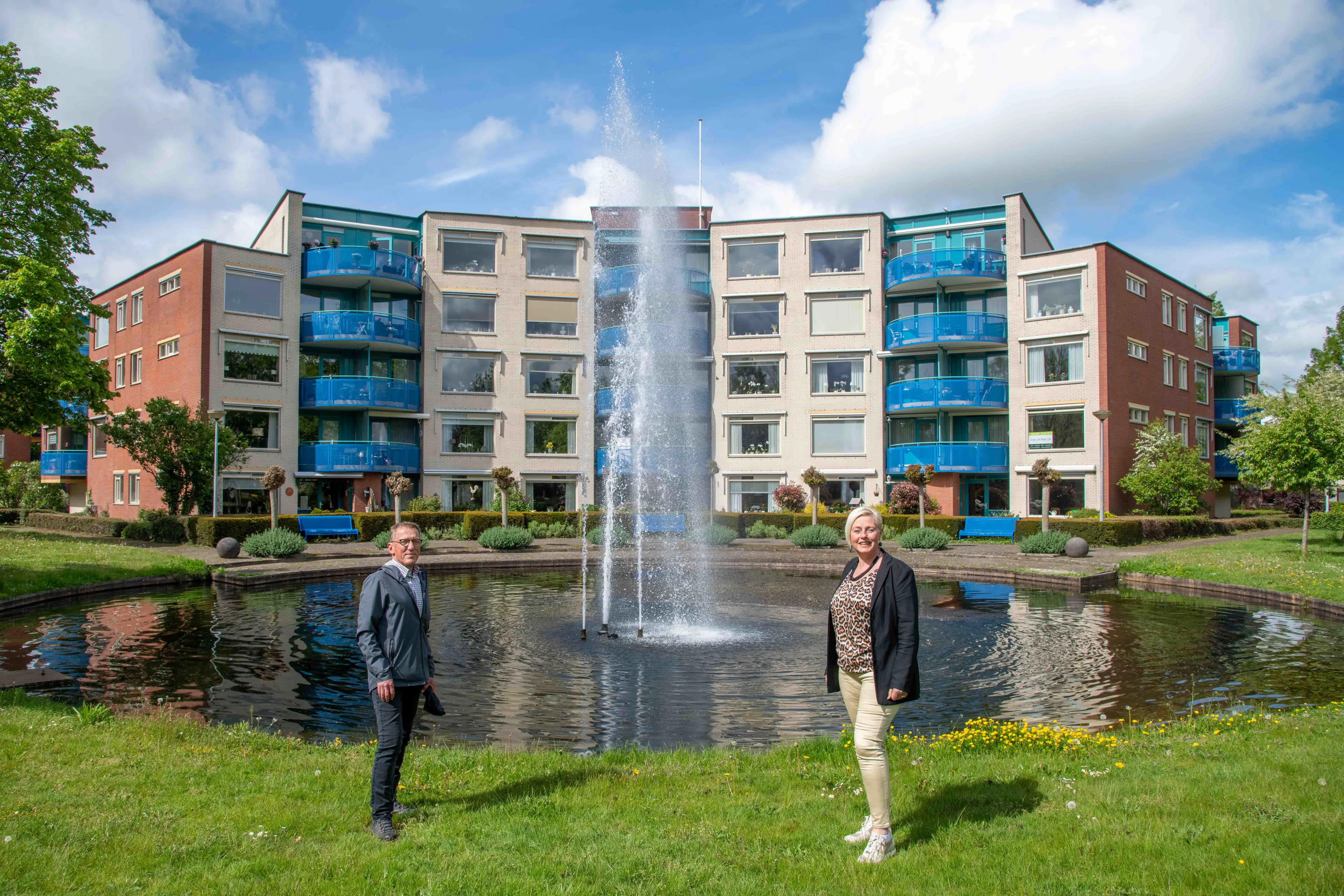 211112 foto corrie en marc bij wooncomplex het hul