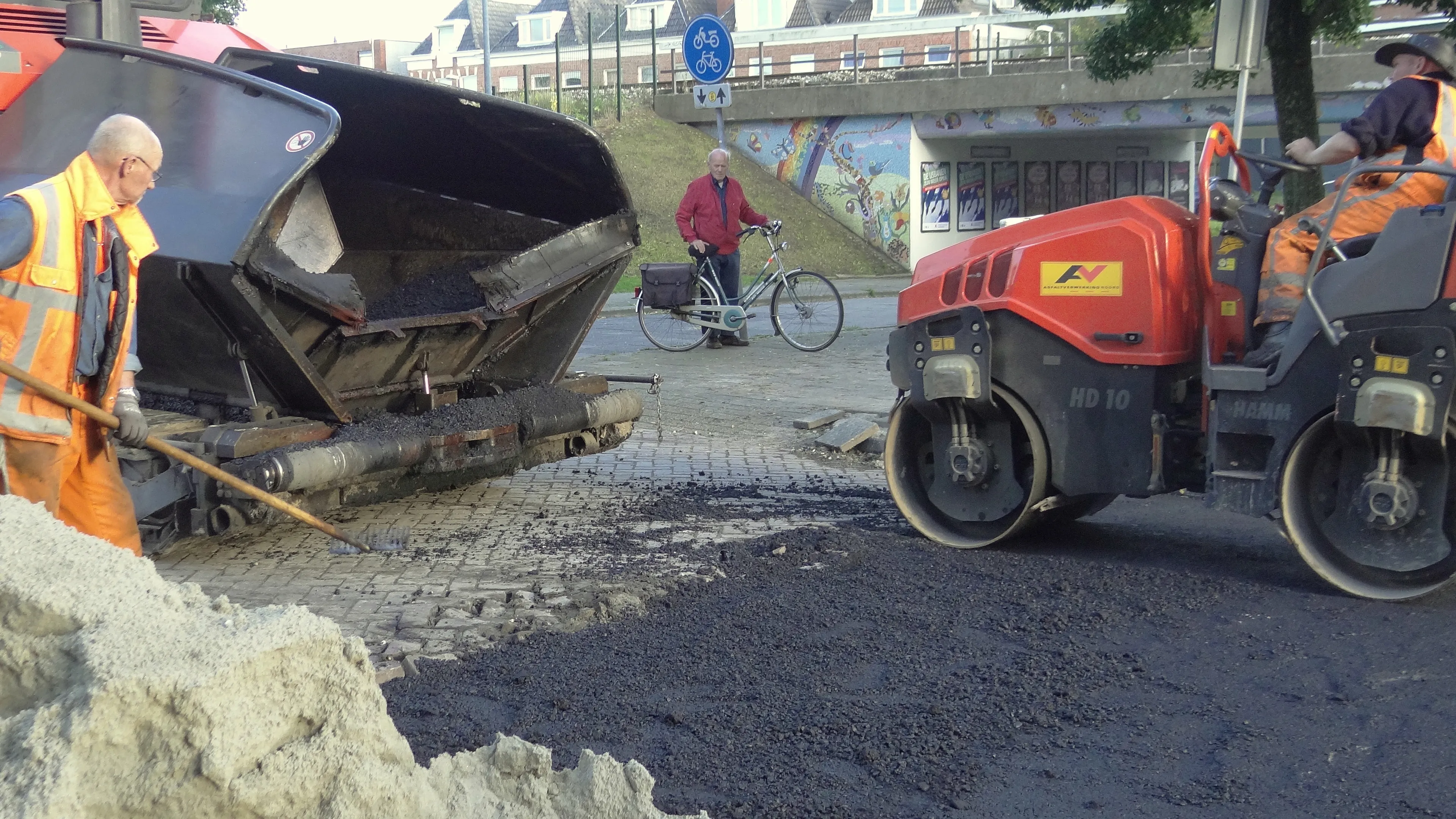 asfalteren wegwerkzaamheden wijkvereniging tuinwijk cc by sa 20